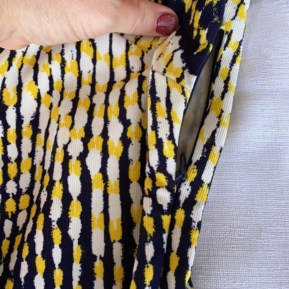 ILE New York yellow and navy shift dress with flared sleeves. - Picture 7 of 14